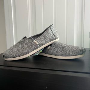 NWT TOMS Women’s black repreve melange knit Size 7